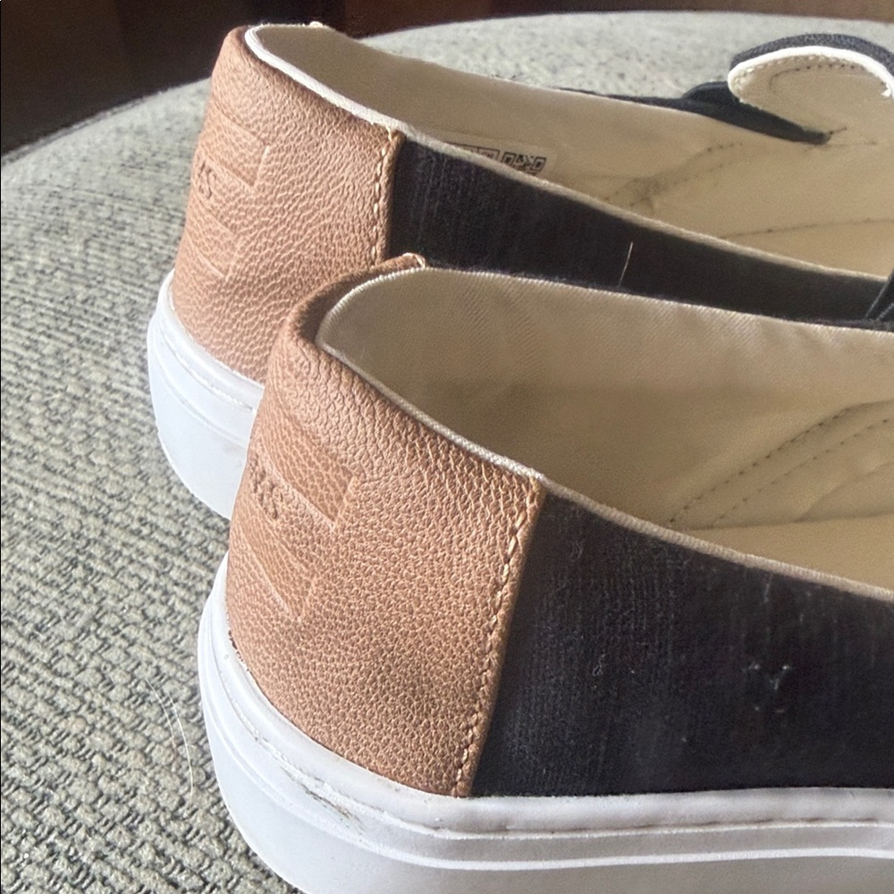 Like New! TOMS Black and Tan Women's Slip-On Sneakers - Picture 6 of 7